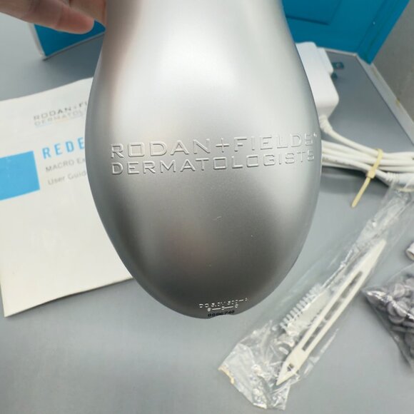 Rodan + Fields Macro Exfoliator Device With User Guide & Accessories - Picture 6 of 7